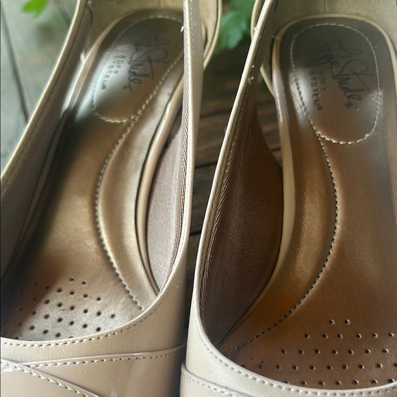 Life Stride Beige Heels with Elegant Design

JT - Picture 10 of 11